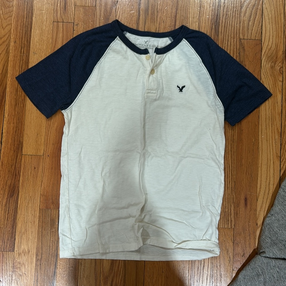 4 American Eagle Men’s Small Shirts - Picture 5 of 5